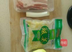 猪肉烩酸菜的做法图解1