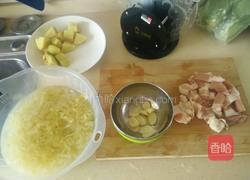 猪肉烩酸菜的做法图解2