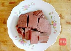 羊血炒蒜苗的做法图解2