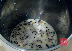 奶香核桃芝麻露的做法图解2