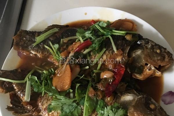炖鲫鱼