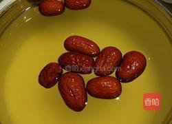 玉米渣红枣粥的做法图解2