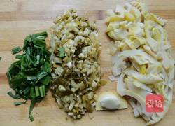 春笋炒酸菜的做法图解2
