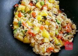 菠萝鸡丁炒饭的做法图解9