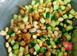 黄瓜花生炒肉丁的做法图解5