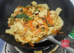 胡萝卜豆腐皮的做法图解4