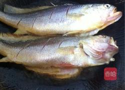 红酒烧煎大黄鱼的做法图解5