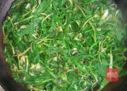 凉拌蒲公英的做法图解2