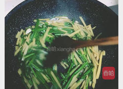 土豆丝炒韭菜的做法图解8
