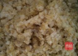 猪肉酸菜包子的做法图解3