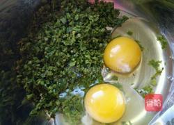 香椿鸡蛋玉米饼的做法图解1