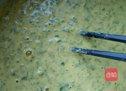 香椿鸡蛋玉米饼的做法图解2