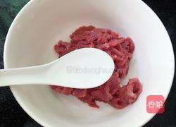牛肉拌西兰花的做法图解1