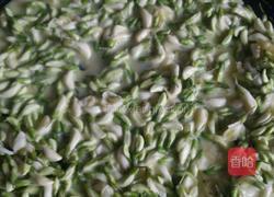 香煎槐花饼的做法图解5