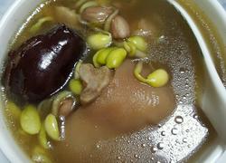 红枣黄豆花生炖猪蹄汤