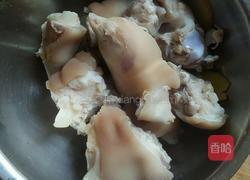 红枣黄豆花生炖猪蹄汤的做法图解1