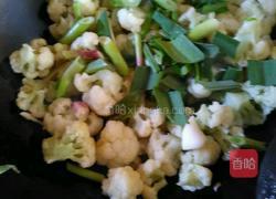 素炒菜花的做法图解5