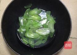 凉拌莴笋片的做法图解2