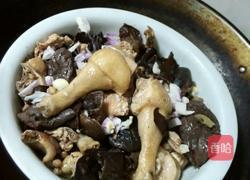 冬菇木耳蒸鲜鸡的做法图解3