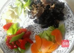 莴笋木耳炒肉片的做法图解1