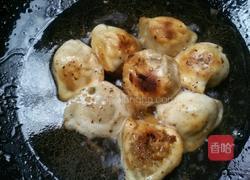 韭菜猪肉煎饺的做法图解4