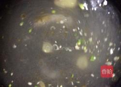 鲜美 面条鱼 汤的做法图解3