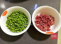 豌豆炒肉丁的做法图解1
