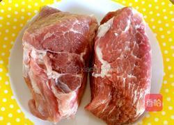 梅花肉炖粉条的做法图解1