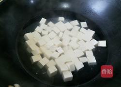 香椿拌豆腐的做法图解2