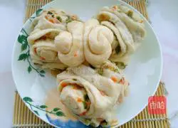 Illustration of how to make chives and ham rolls 12