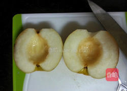 冰糖蒸雪梨的做法图解1