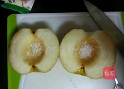 冰糖蒸雪梨的做法图解2