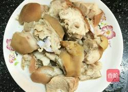 柱候酱土豆闷猪脚的做法图解1