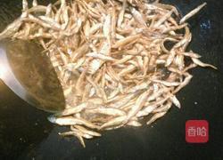 爆炒干鱼子的做法图解3