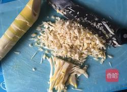 雪菜笋丝黄鱼馄饨的做法图解3