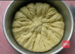 Illustration of how to make hand-shredded flower loaf 14