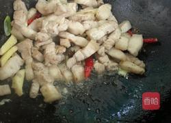 五花肉烧腐竹的做法图解4