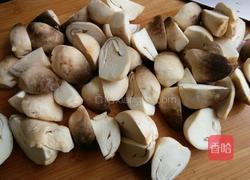 油焖草菇的做法图解1