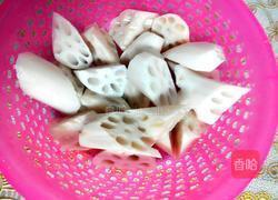 莲藕排骨汤的做法图解2