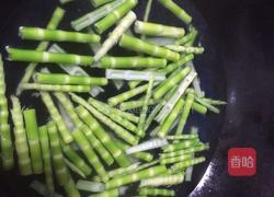 水竹笋炒腊肠的做法图解4