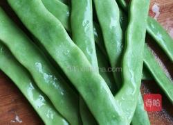 扁豆炒肉片的做法图解1