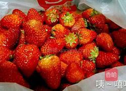 草莓酒的做法图解1