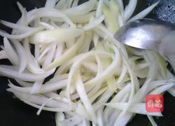 鱿鱼须炒洋葱的做法图解3