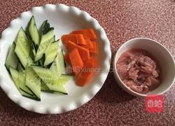 肉片炒青瓜的做法图解1