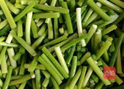 蒜苔炒肉丝的做法图解2