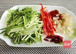 蒜苔牛肉丝的做法图解1