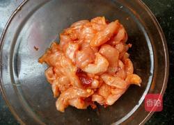 娃娃菜炒肉的做法图解2