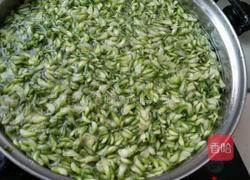 槐花饺子的做法图解2