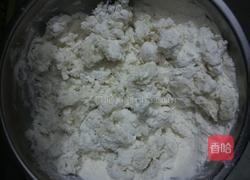 大饼卷咸鱼的做法图解1