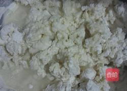 大饼卷咸鱼的做法图解2